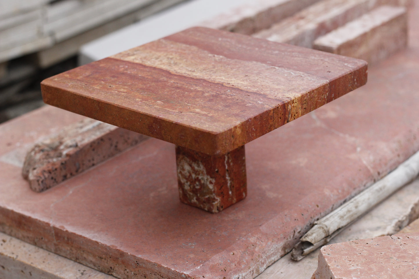 Alzatina per Dolci in Travertino Rosso | Cake stand in Red Travertine