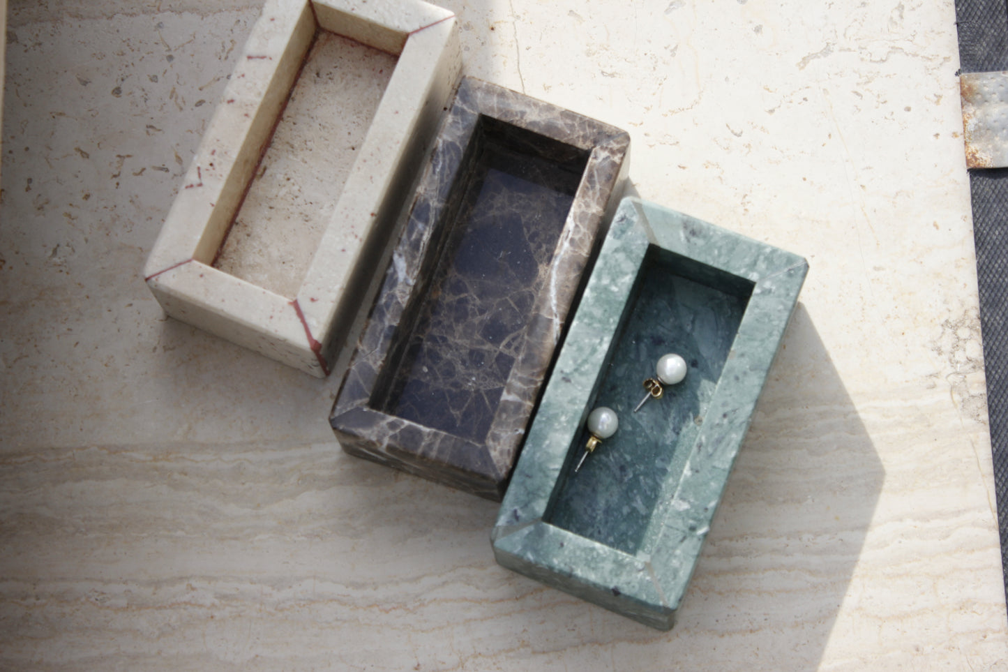 Portagioie in Marmo Verde Guatemala, Dark Emperador, Travertino, Carrara, Rosalba