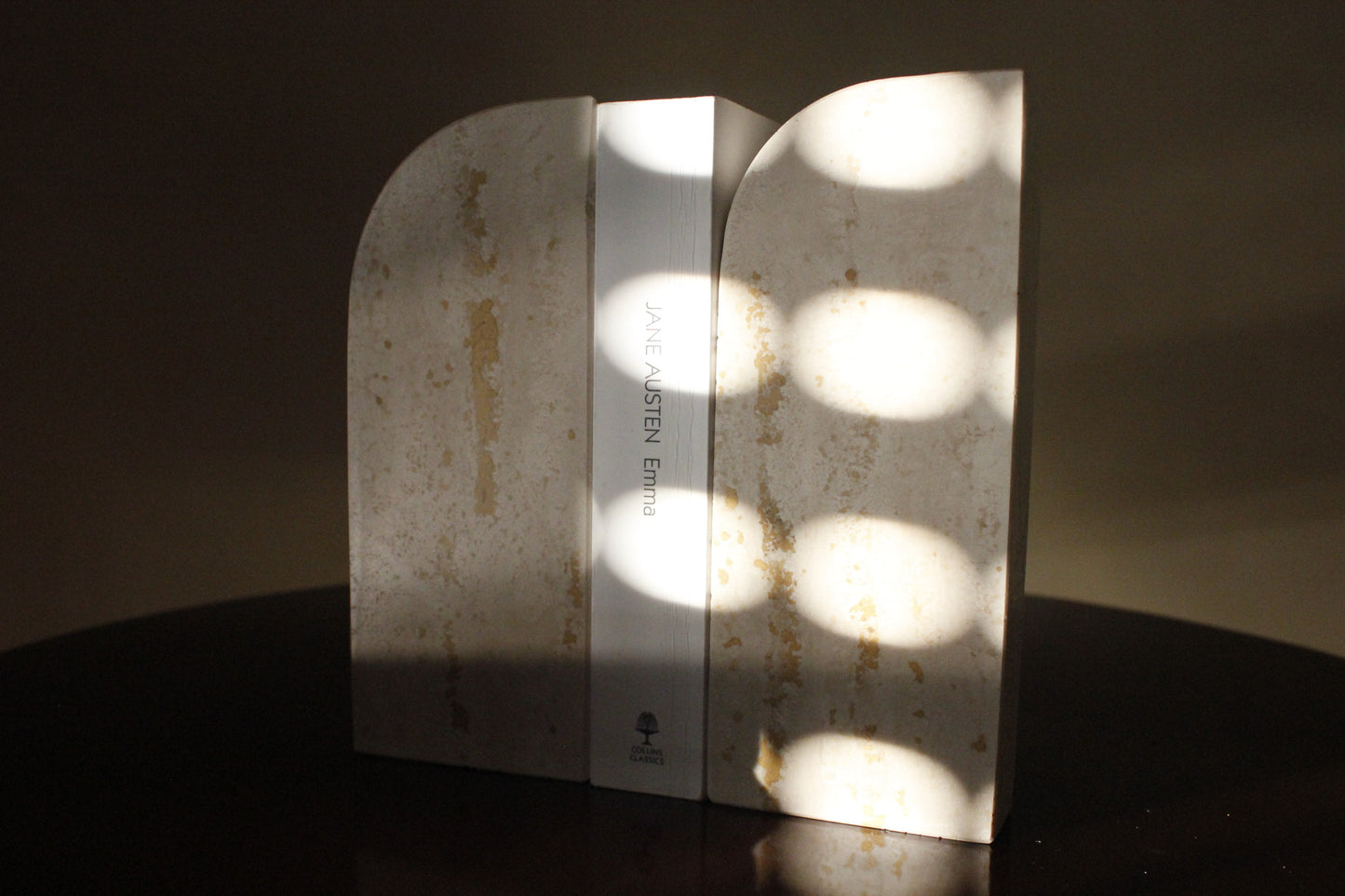 Poggialibri in Travertino | Travertine Bookends