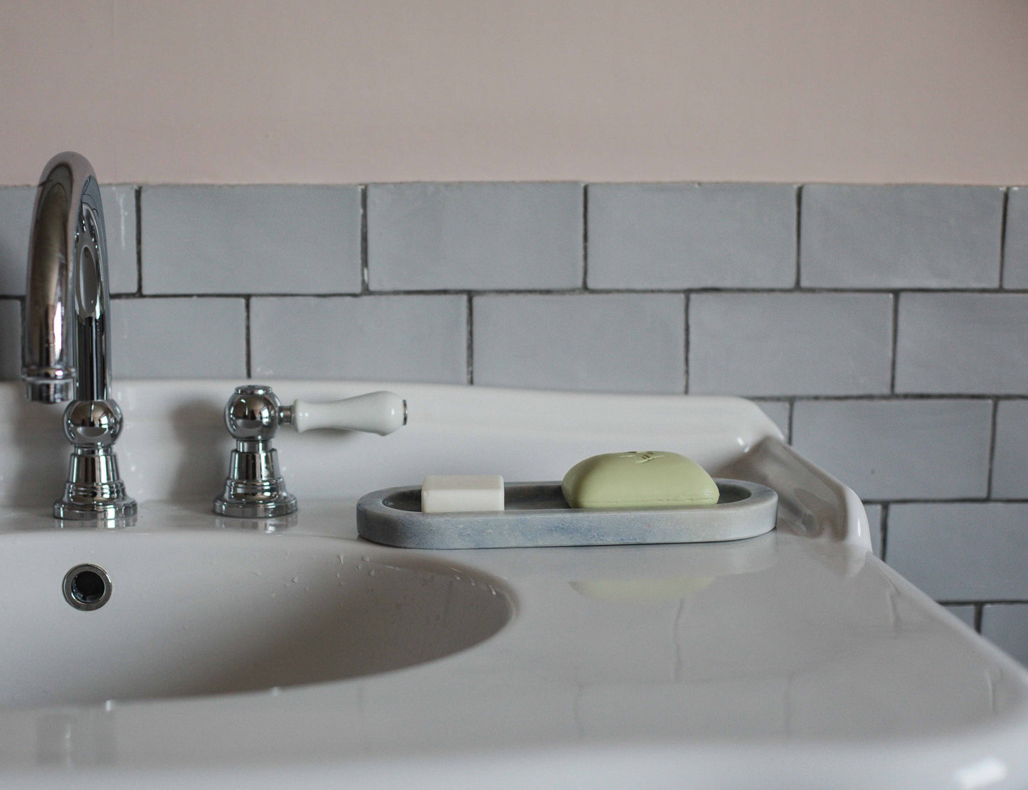 Vassoio Ovale in Azul Macaubas | Oval Marble Tray in Azul Macaubas