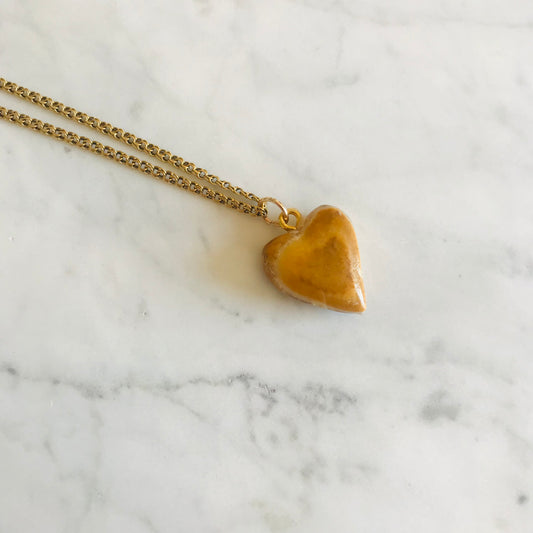 Charm in Marmo Giallo Oniciato a Forma di Cuore _ Yellow Onyx Marble Charm